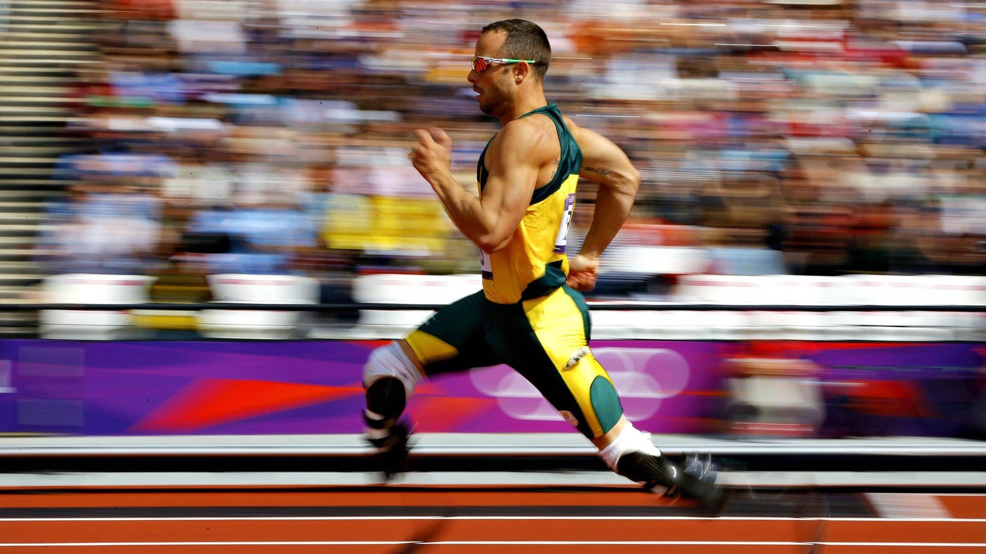 伦纳德：比赛末一次防守扭伤了脚踝，明天早上看看感觉如何，伦纳德脚踝受了什么伤